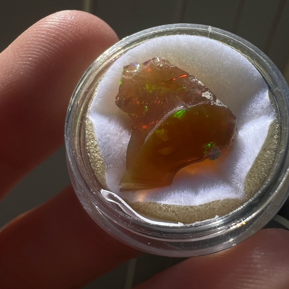 4.75ctw genuine flashyOpal in gem jar - Picture 11 of 13